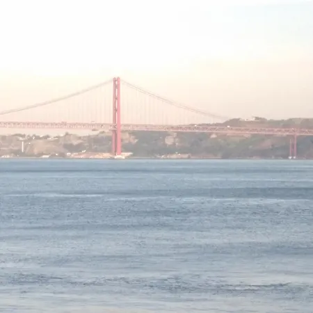 Sun House Belem - Free Parking, Steps From Torre Belem Apartamento *